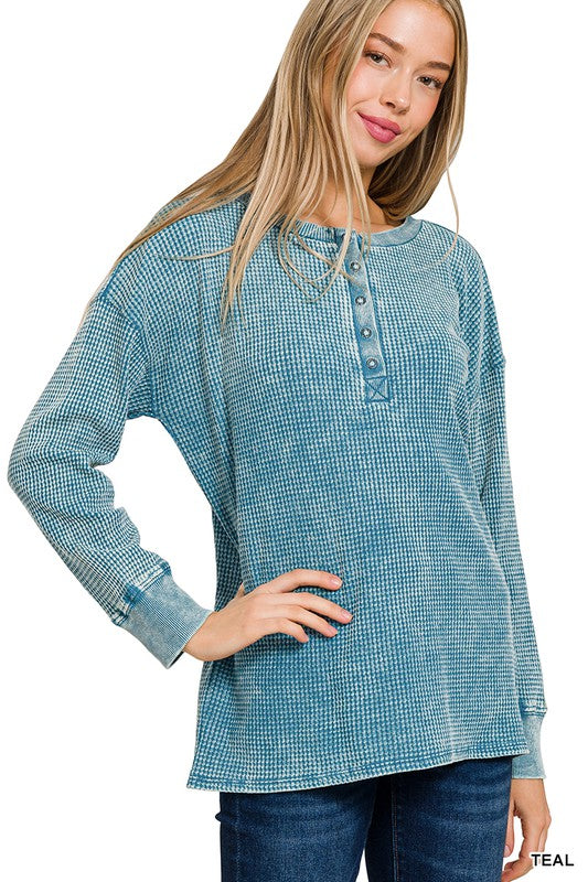 7628 -WASHED BABY WAFFLE HENLEY NECKLINE LONG SLEEVE TOP